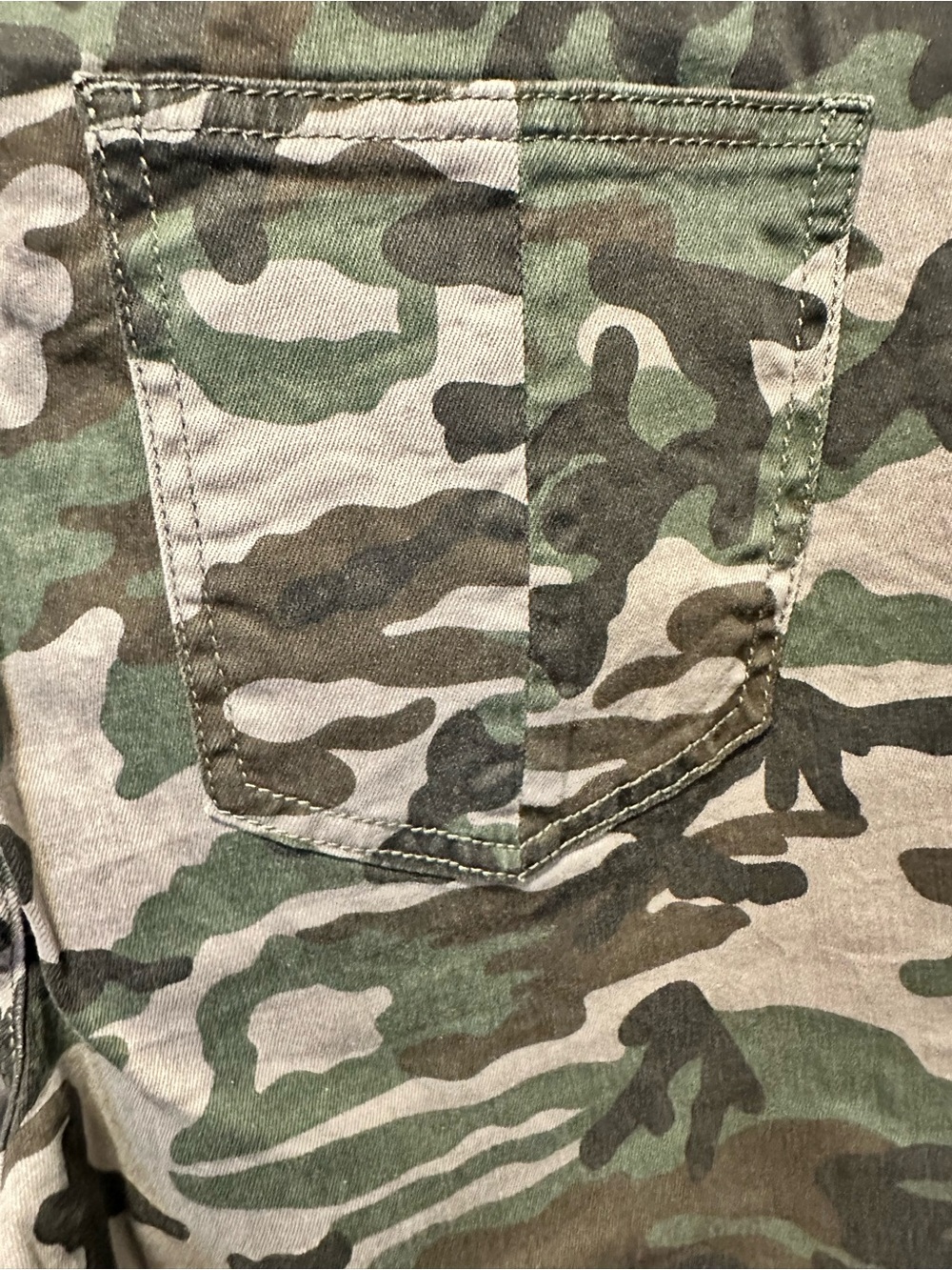 NWT Prosperity Denim Women’s Camo Denim Joggers Pants - Size L - Picture 9 of 10